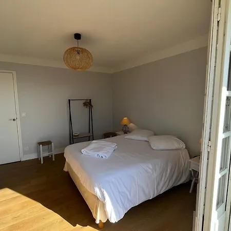 Superb Full Of Charm With Terrace 2ch 5min From The Lighthouse * ביאריץ