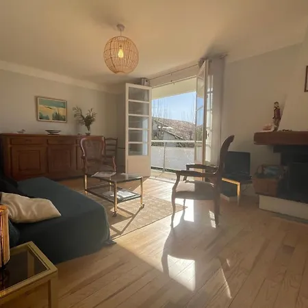 Superb Full Of Charm With Terrace 2ch 5min From The Lighthouse * ביאריץ